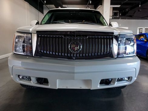 Used 2004 Cadillac Escalade EXT AWD/4WD image 13