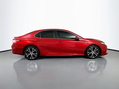 Used 2019 Toyota Camry SE FWD image 9