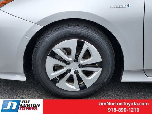 Used 2018 Toyota Prius Two w/ Prius Two Safety Plus Package FWD image 13