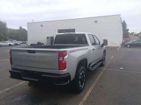 Used 2020 Chevrolet Silverado 2500 Custom w/ Custom Value Package image 3