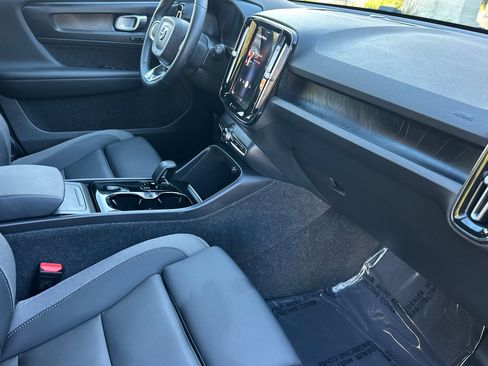 Certified 2023 Volvo XC40 Recharge Core image 18