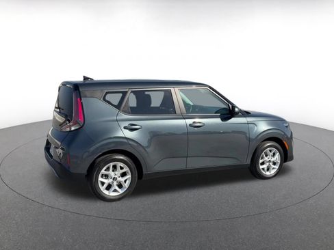 Used 2025 Kia Soul LX w/ LX Technology Package FWD image 15