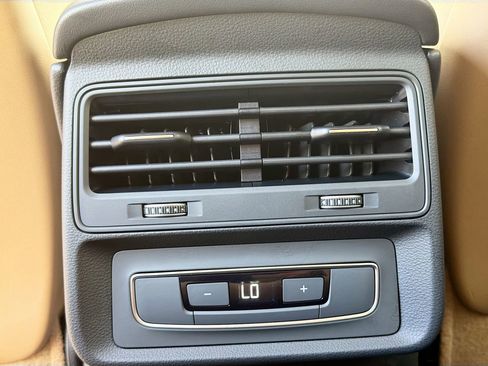 Used 2025 Audi Q7 3.0T Premium image 22