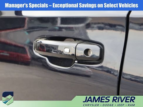 Used 2024 Chevrolet Suburban LT AWD/4WD image 21