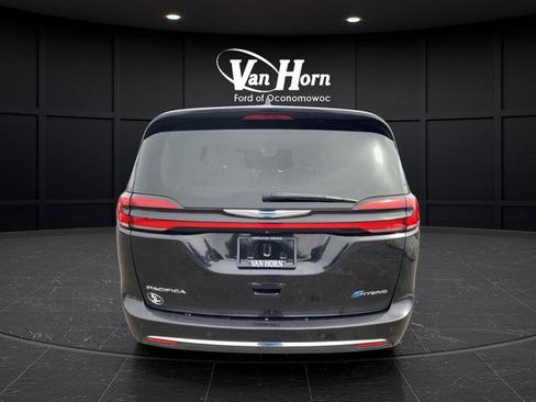 Used 2021 Chrysler Pacifica Touring-L FWD image 6