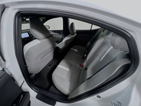 Used 2025 Toyota Camry SE image 29