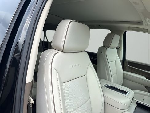Used 2024 GMC Yukon XL Denali image 15