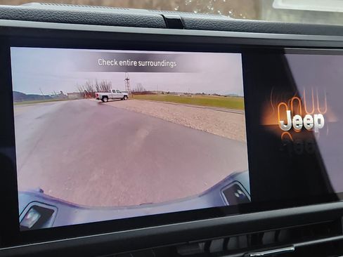 Used 2025 Jeep Gladiator Nighthawk image 28