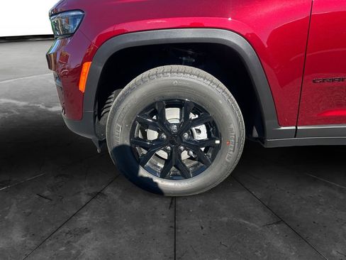 New 2025 Jeep Grand Cherokee Altitude image 14