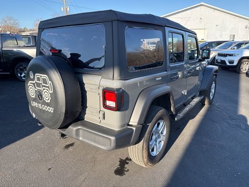 Used 2022 Jeep Wrangler Unlimited Sport image 7