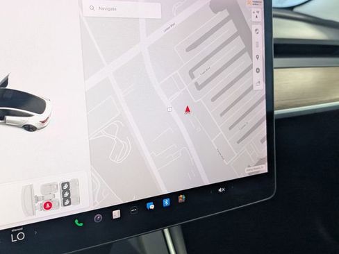Used 2019 Tesla Model 3 Standard Range image 17