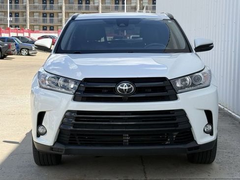 Used 2017 Toyota Highlander SE w/ Carpet Mat Package image 7