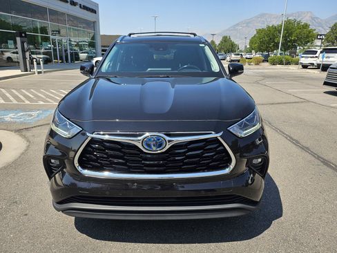 Used 2021 Toyota Highlander Limited AWD/4WD image 2
