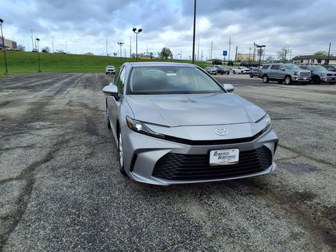 Used 2025 Toyota Camry LE FWD image 4