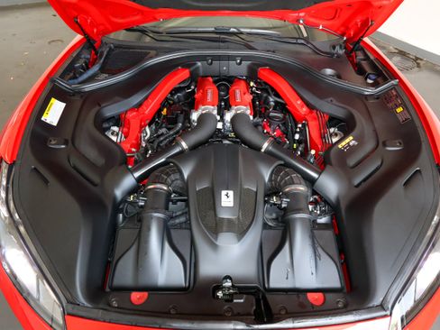 Used 2019 Ferrari Portofino RWD image 57