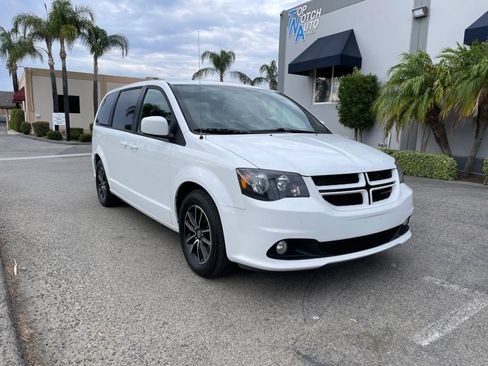 Used 2018 Dodge Grand Caravan GT FWD image 3