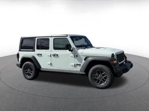 Used 2025 Jeep Wrangler Unlimited Sport AWD/4WD image 2