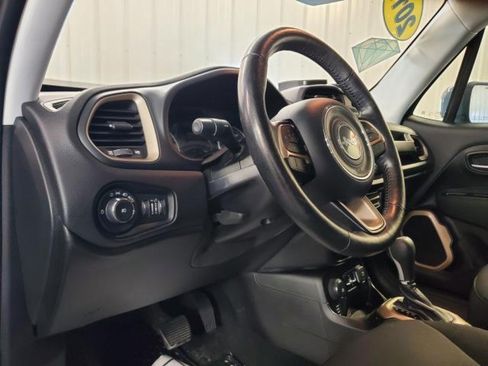 Used 2017 Jeep Renegade Latitude w/ Cold Weather Group AWD/4WD image 13