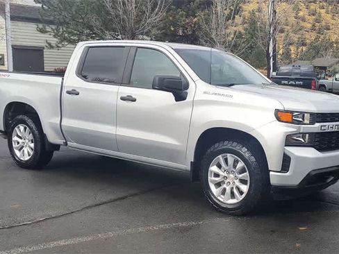 Used 2022 Chevrolet Silverado 1500 Custom image 3