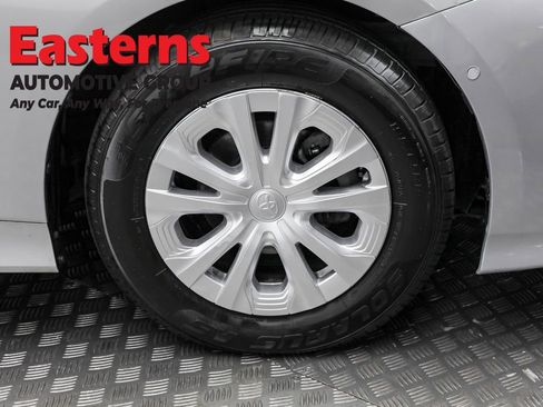 Used 2022 Toyota Prius LE image 29