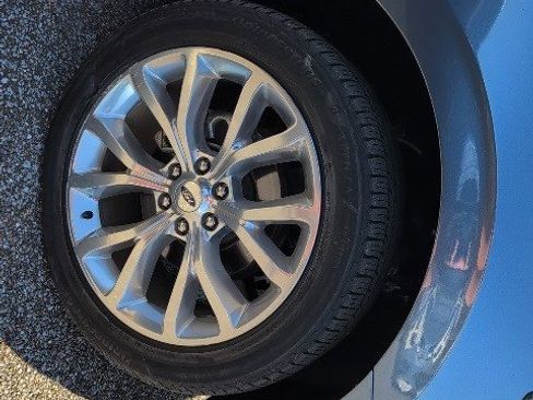 Used 2019 Ford Expedition Platinum image 4