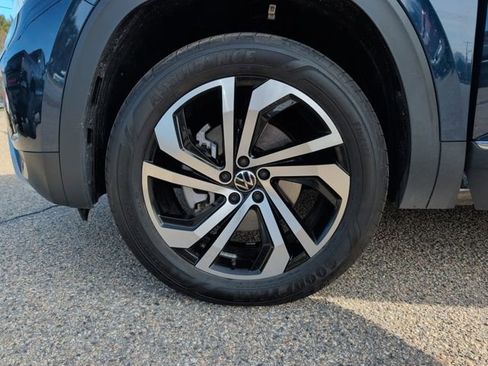Used 2023 Volkswagen Atlas Cross Sport SEL AWD/4WD image 35