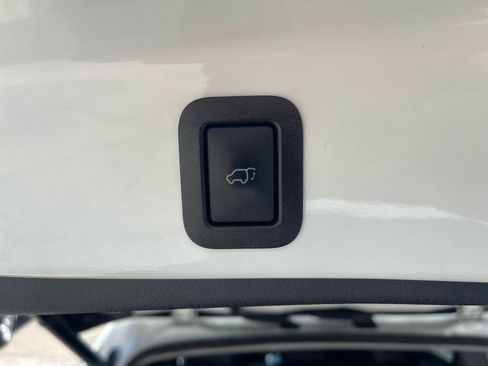 Used 2017 Toyota Highlander XLE AWD/4WD image 36