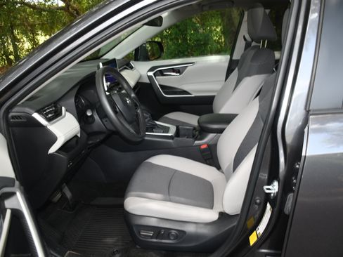 Certified 2024 Toyota RAV4 XLE FWD image 8