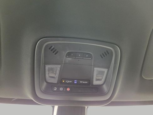 Used 2023 Chevrolet Traverse LT AWD/4WD image 18