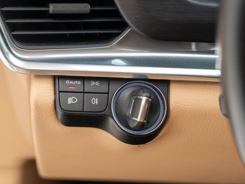 Certified 2023 Porsche Panamera Platinum Edition image 28