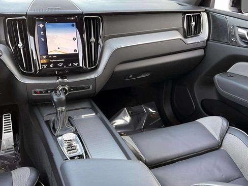 Used 2020 Volvo XC60 T5 R-Design w/ Protection Package Premier AWD/4WD image 25
