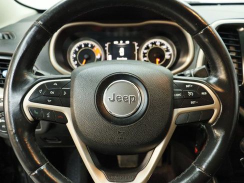 Used 2016 Jeep Cherokee Latitude AWD/4WD image 10