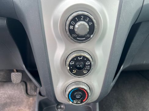 Used 2007 Toyota Yaris 2-Door Hatchback FWD image 19
