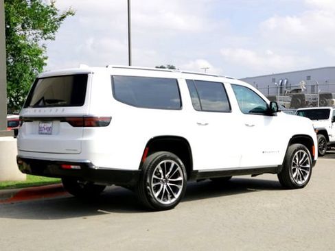 Used 2023 Jeep Wagoneer L Series III w/ Premium Group I AWD/4WD image 5