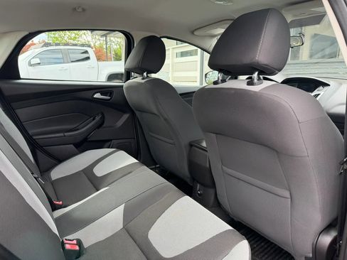 Used 2014 Ford Focus SE w/ SE Sport Package FWD image 20