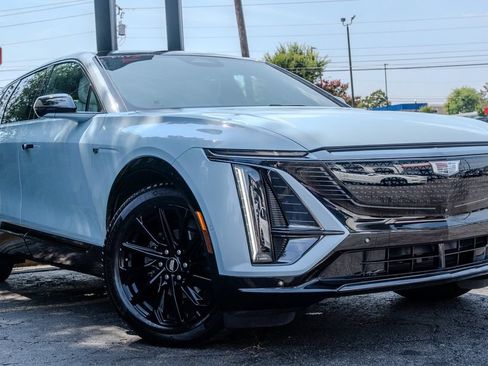 Used 2024 Cadillac Lyriq Sport AWD/4WD image 3