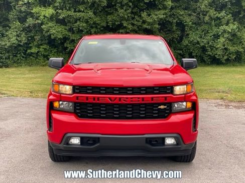 Used 2019 Chevrolet Silverado 1500 Custom w/ Custom Convenience Package AWD/4WD image 2