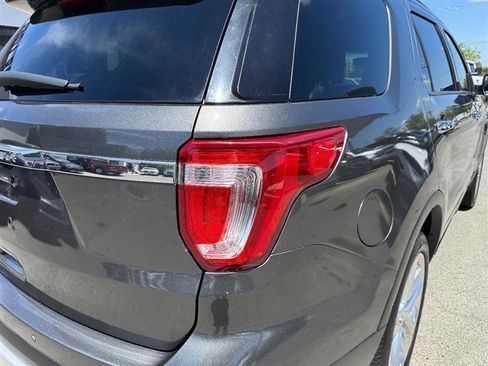 Used 2017 Ford Explorer XLT w/ Equipment Group 202A AWD/4WD image 26