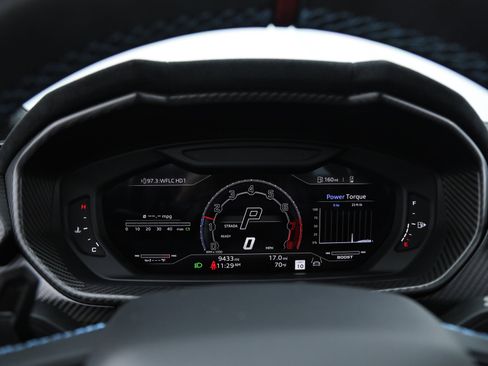 Used 2023 Lamborghini Urus Performante image 32