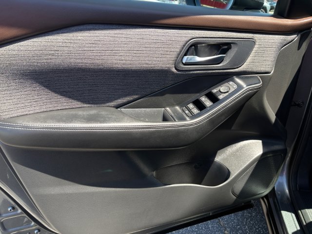 Used 2023 Nissan Rogue SV FWD image 13