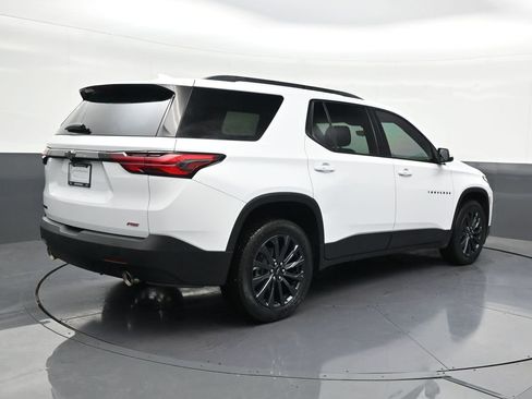 Used 2023 Chevrolet Traverse RS FWD image 5