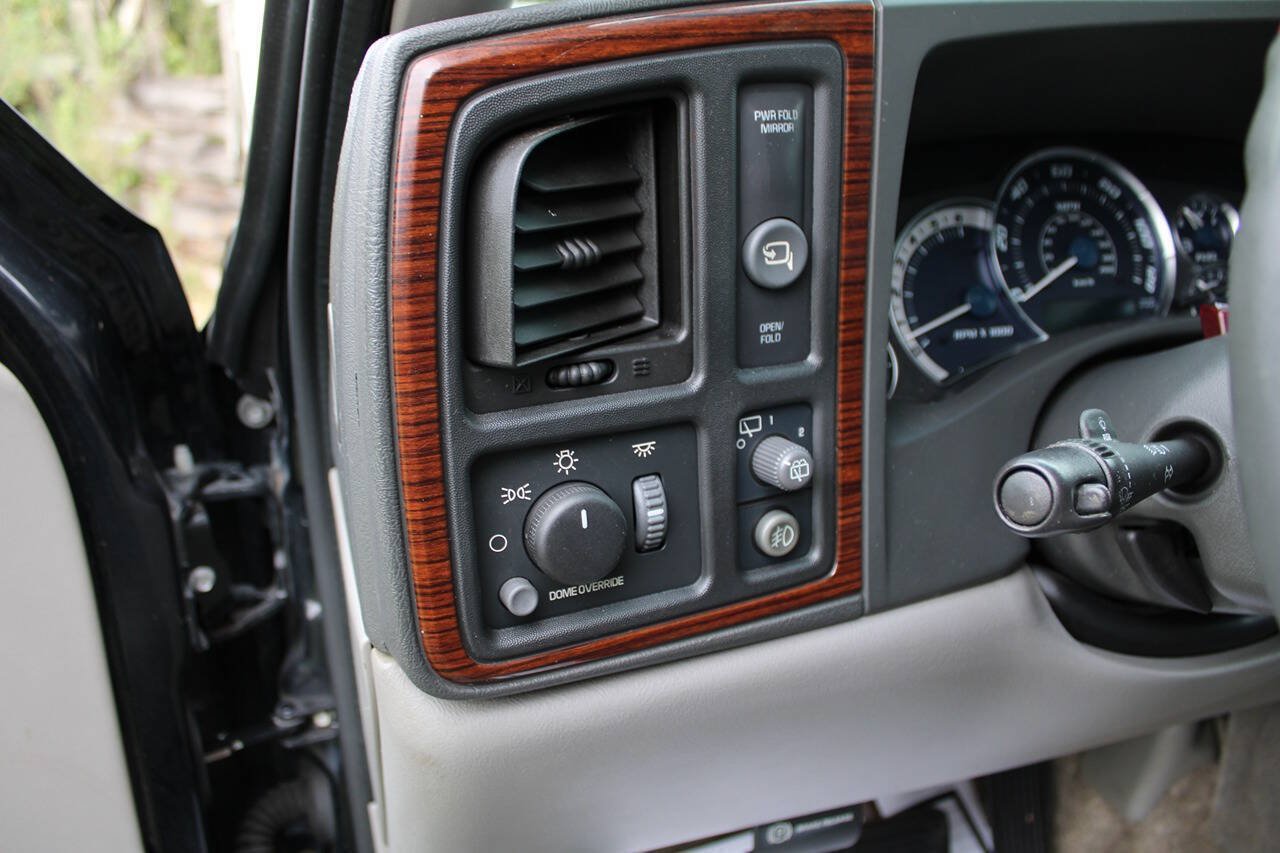 Used 2002 Cadillac Escalade AWD image 22