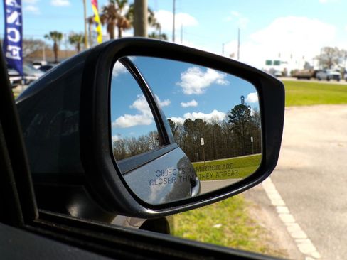 Used 2022 Nissan Versa SV w/ Trunk Package image 23