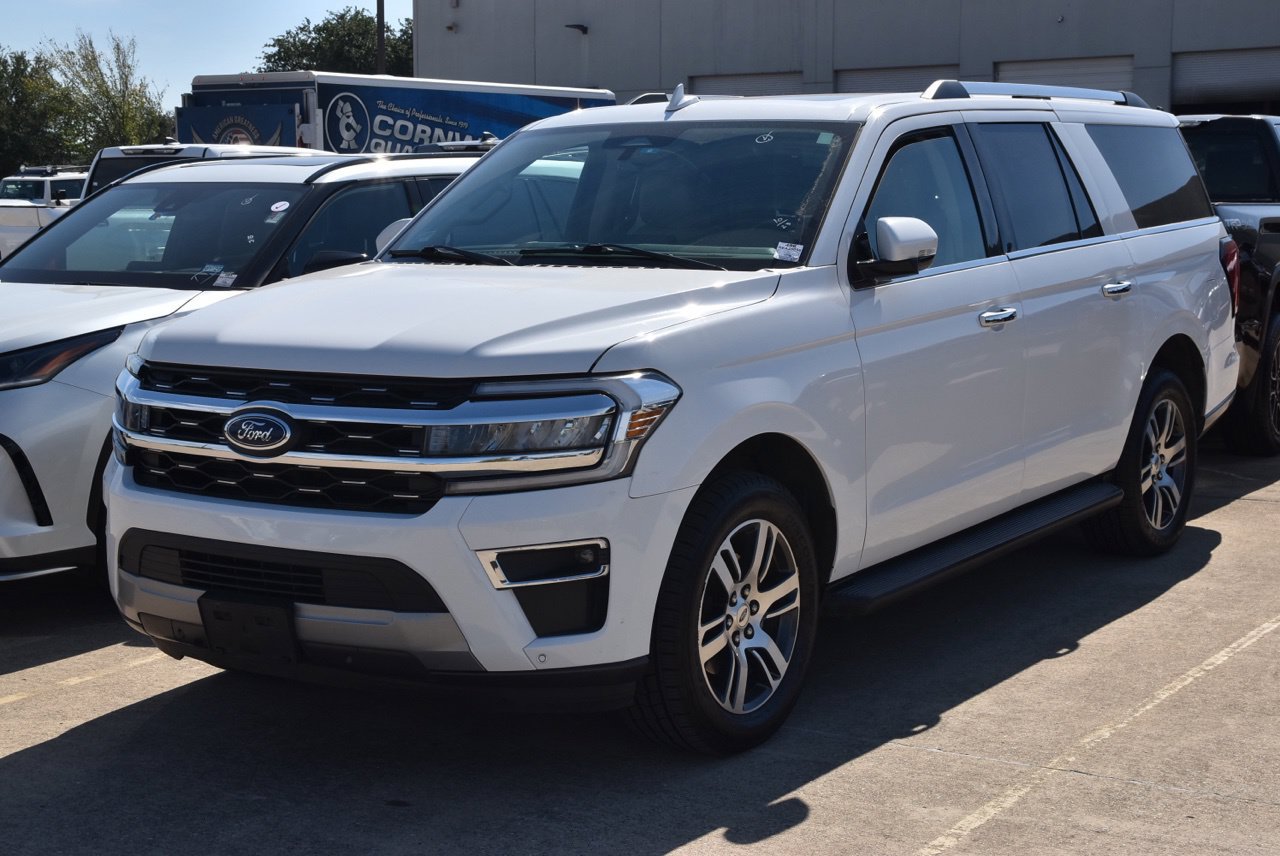 Used 2024 Ford Expedition Max Limited RWD image 2