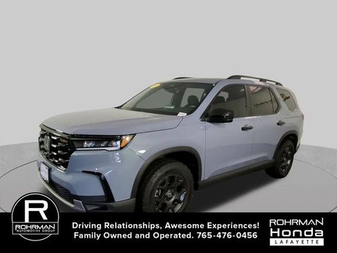 Used 2024 Honda Pilot TrailSport image 4