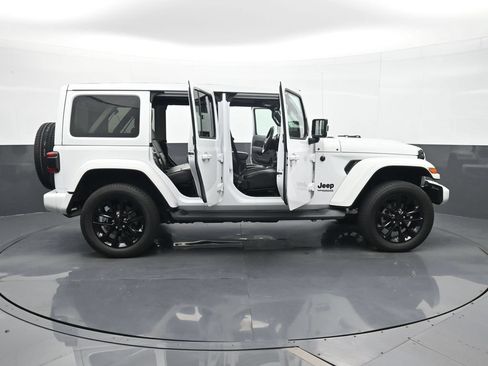 Used 2021 Jeep Wrangler Unlimited Sahara AWD/4WD image 32