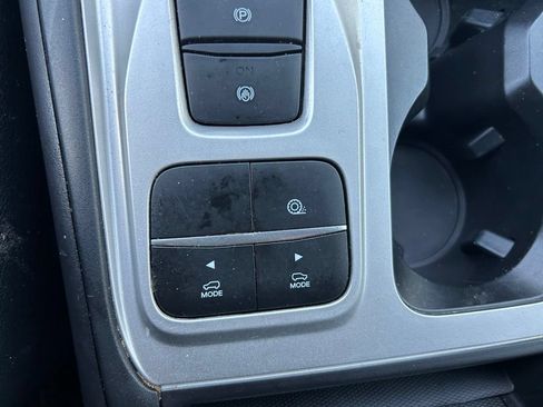 Used 2023 Ford Explorer XLT RWD image 33