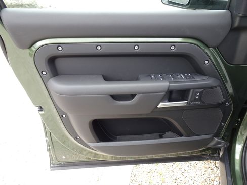 New 2026 Land Rover Defender 110 X-Dynamic SE AWD/4WD image 17