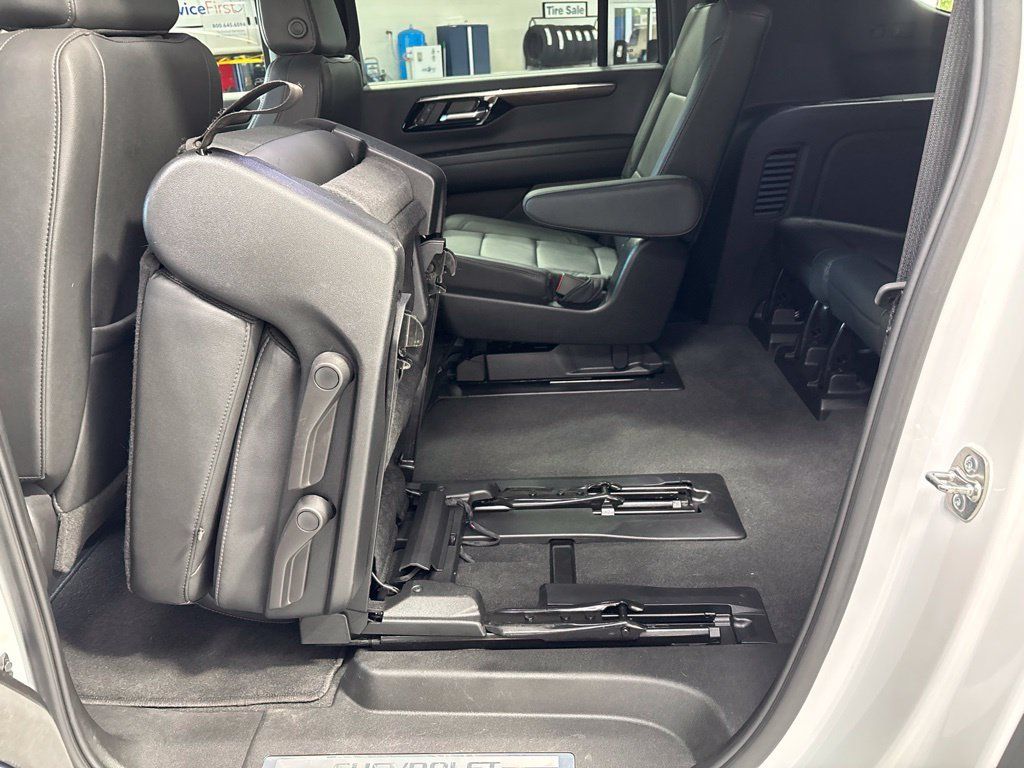 Used 2026 Chevrolet Suburban LT w/ Comfort Package AWD/4WD image 54