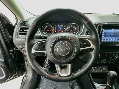 Used 2019 Jeep Compass Latitude FWD image 11